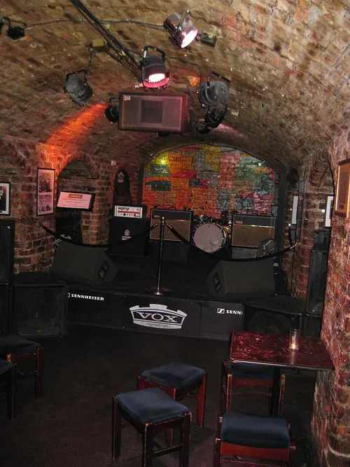 La scène du Cavern Club, Mathew Street.